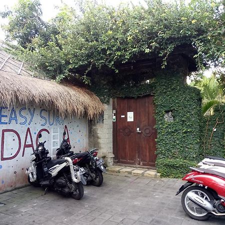 Easy Surf Dacha Hotel Canggu Buitenkant foto